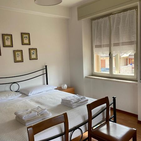 Warm, Nice & Amazing Lake-View Apartment Сан-Дзено-ди-Монтанья Экстерьер фото