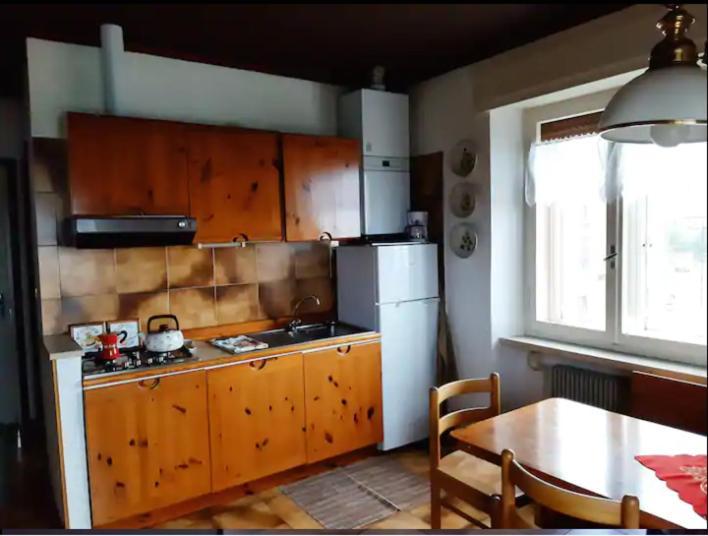 Warm, Nice & Amazing Lake-View Apartment Сан-Дзено-ди-Монтанья Экстерьер фото